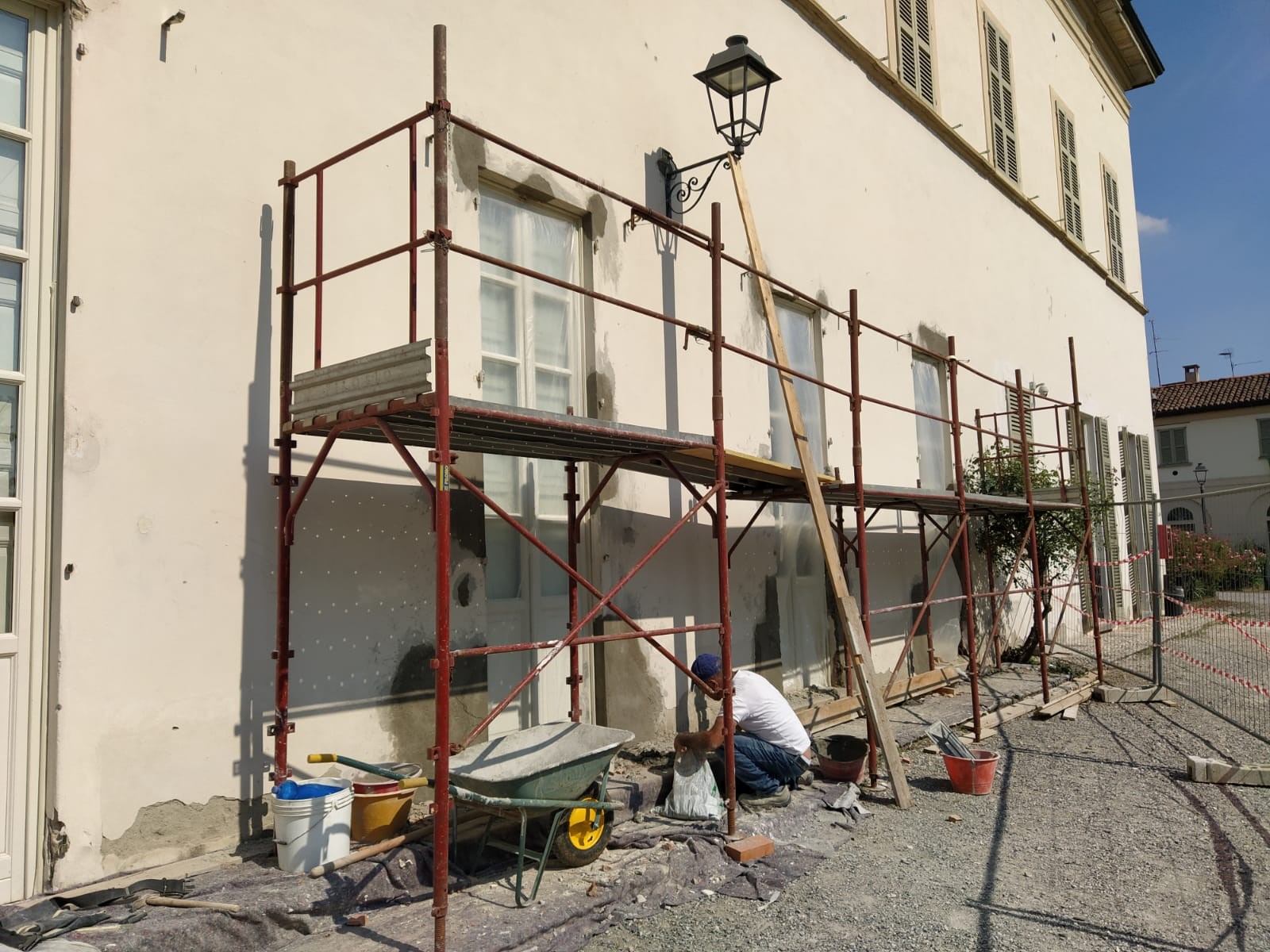 Villa Daccò - Lavori di manutenzione straordinaria per messa in sicurezza cardini dei serramenti 